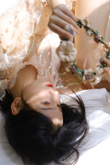 美女踩踏社区